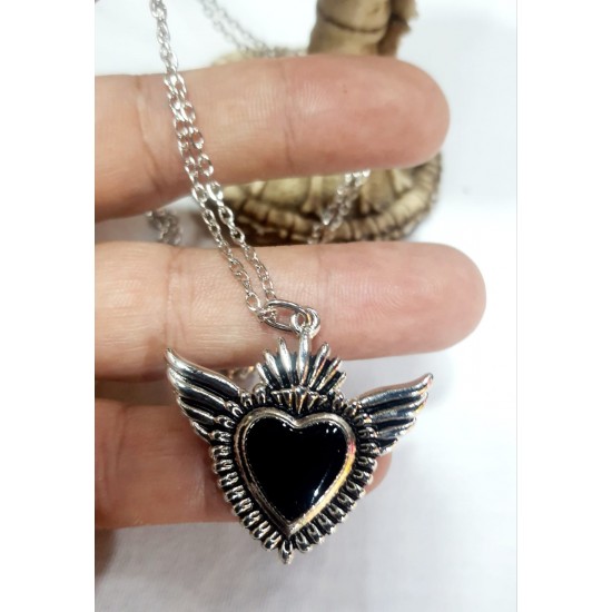 BLACK HEART WINGS KOLYE