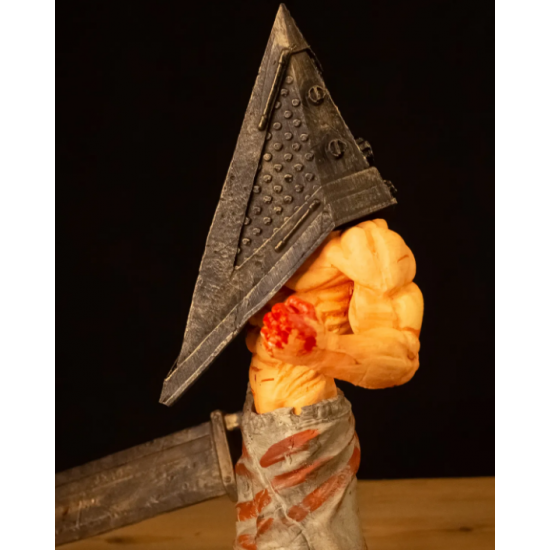 Silent Hill 2 Pyramid Head Büst - Piramit Kafa 30 CM Silent Hill 2 Pyramid Head Büst - Piramit Kafa 30 CM