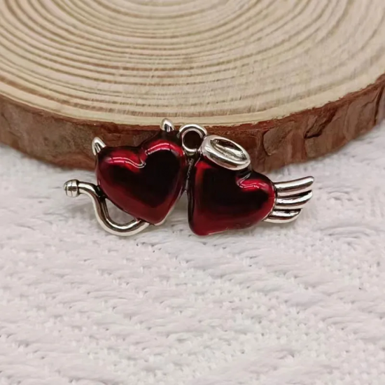 DÜKKAN DESİGN İŞEYTAN ve MELEK İKİZ KALPLER KIRMIZI MİNELİ KOLYE DÜKKAN DESİGN İŞEYTAN ve MELEK İKİZ KALPLER KIRMIZI MİNELİ KOLYE