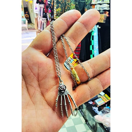 DÜKKAN DESİGN Gotik Gül Detaylı El Kolye DÜKKAN DESİGN Gotik Gül Detaylı El Kolye