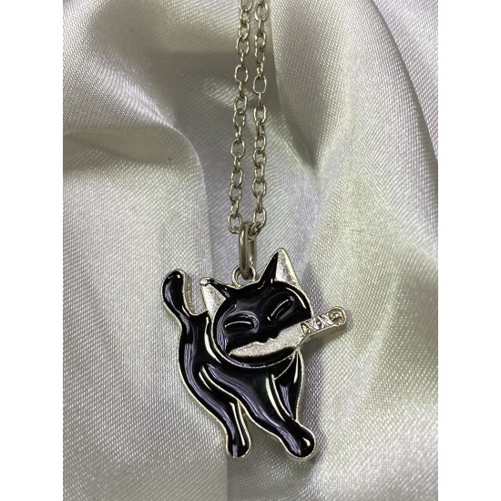 DÜKKAN DESİGN Kara Kedi Bıçak Detaylı Kolye DÜKKAN DESİGN Kara Kedi Bıçak Detaylı Kolye