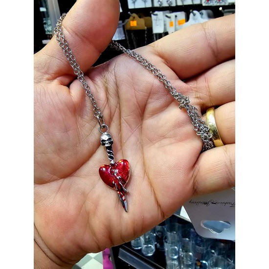 DÜKKAN DESİGNMini Stabbed Heart Kuru Kafa Detaylı Kolye DÜKKAN DESİGNMini Stabbed Heart Kuru Kafa Detaylı Kolye