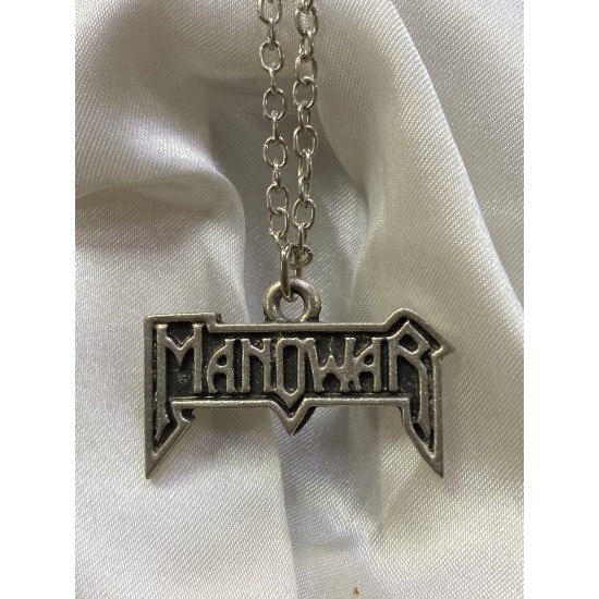 DÜKKAN DESİGN MANOWAR Grup Yazılı Kolye DÜKKAN DESİGN MANOWAR Grup Yazılı Kolye