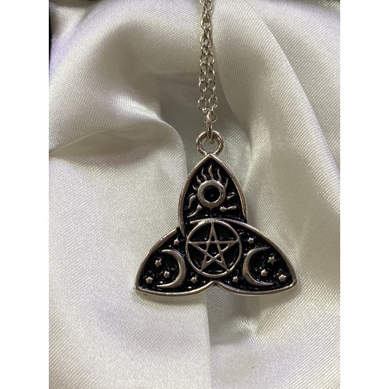 Güneş ve Ay Kavuşum Pentagram Detaylı Kolye Güneş ve Ay Kavuşum Pentagram Detaylı Kolye