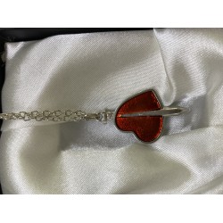 Stabbed Heart Mineli Kırmızı Kılıç Kolye