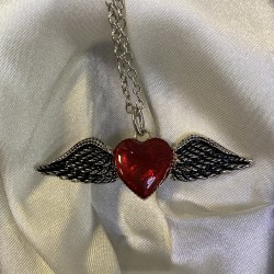 Red Flying Heart Kolye