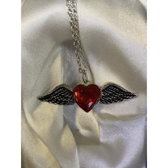 Red Flying Heart Kolye