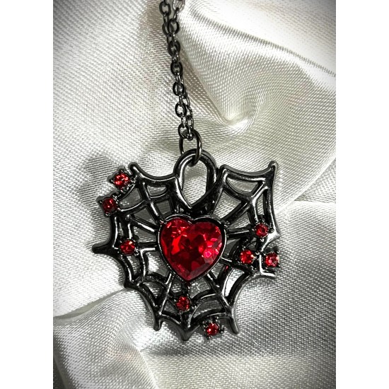 DÜKKAN DESİGN TAŞ KALPLİ ÖRÜMCEK ÇELİK KOLYE