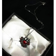 DÜKKAN DESİGN TAŞ KALPLİ ÖRÜMCEK ÇELİK KOLYE