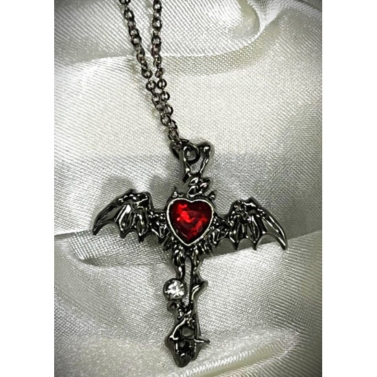 DÜKKAN DESİGN KALP TAŞLI YARASA KANATLI GOTİK HAÇ KOLYE DÜKKAN DESİGN KALP TAŞLI YARASA KANATLI GOTİK HAÇ KOLYE