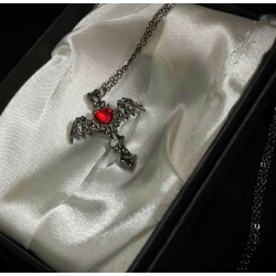 DÜKKAN DESİGN KALP TAŞLI YARASA KANATLI GOTİK HAÇ KOLYE DÜKKAN DESİGN KALP TAŞLI YARASA KANATLI GOTİK HAÇ KOLYE