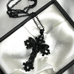 DÜKKAN DESİGN SİYAH  ÖLÜM BAŞLI KELEBEK HAÇI KOLYESİ