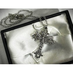 DÜKKAN DESİGN GÜMÜŞ RENK ÖLÜM BAŞLI KELEBEK HAÇI KOLYESİ