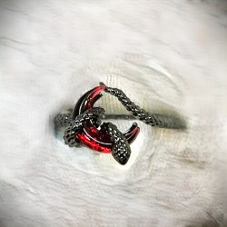 DÜKKAN DESİGN YILANLI KANLI AY YÜZÜK