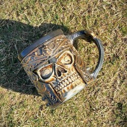 DÜKKAN DESİGN KRAL ARTHUR KABARTMALI SERAMİK KUPA