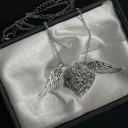 DÜKKAN DESİGN UÇAN KALP FOSFORLU FOTOĞRAF KOLYESİ