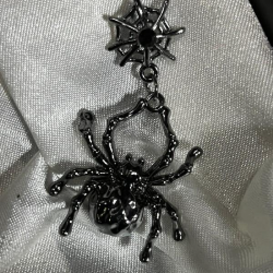 DÜKKAN DESİGN TARANTULA GOTİK KÜPE