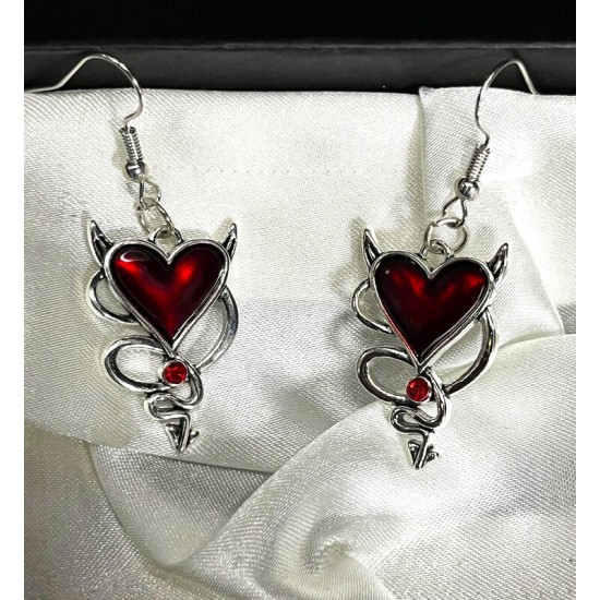 DÜKKAN DESİGN RED DEVİL HEART KÜPE