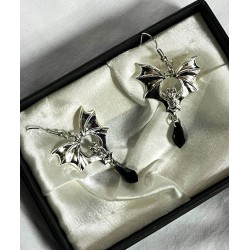 DÜKKAN DESİGN TAŞLI GOTİK YARASA KÜPE