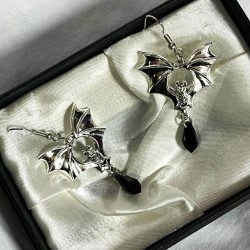 DÜKKAN DESİGN TAŞLI GOTİK YARASA KÜPE