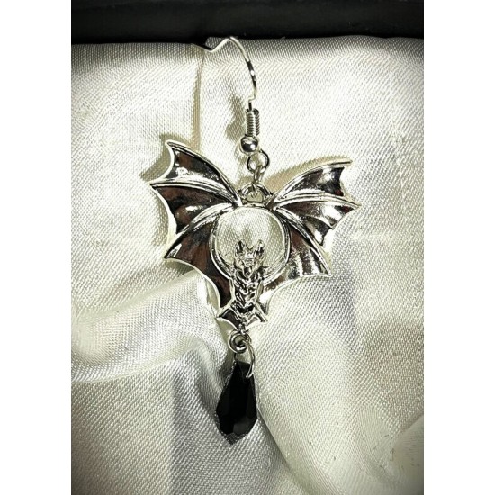 DÜKKAN DESİGN TAŞLI GOTİK YARASA KÜPE