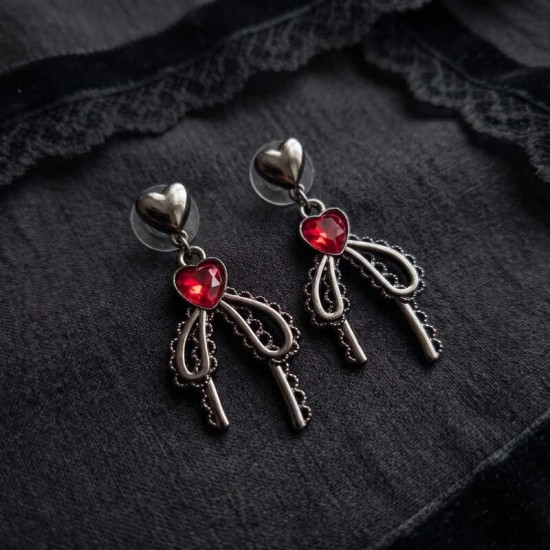 DÜKKAN DESİGN KYIV DARK STYLE GOTİK FİYONK KÜPE