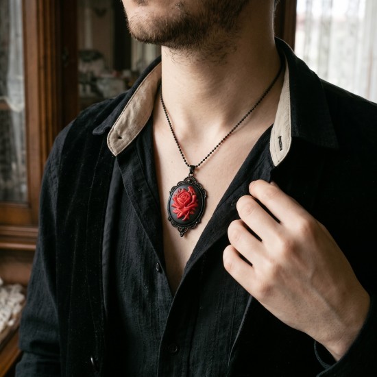 DÜKKAN DESİGN RED ROSE RELİC KABARTMA GÜL KOLYE